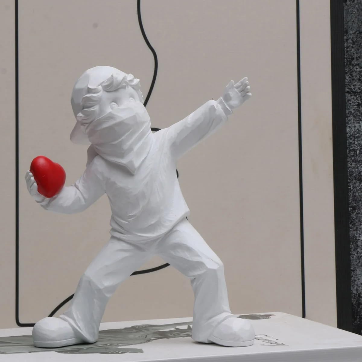 Banksy Flower Throwing Statue Flower Thrower Sculpture, Man's Room Figurines Home Decor for Shelves, Resin Art Craft Desk Decoration Collection Ornament Gift (White)