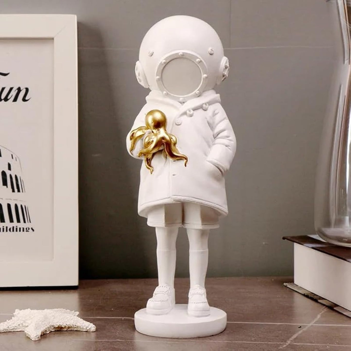 Banksy Flower Throwing Statue Flower Thrower Sculpture, Man's Room Figurines Home Decor for Shelves, Resin Art Craft Desk Decoration Collection Ornament Gift (White)